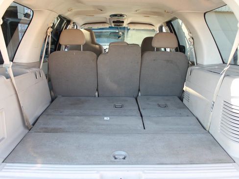 Used 2003 Ford Expedition XLT image 30