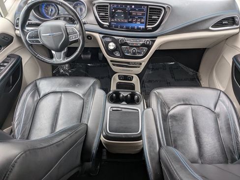 Used 2021 Chrysler Pacifica Touring-L w/ Uconnect Theater Family Group FWD image 15