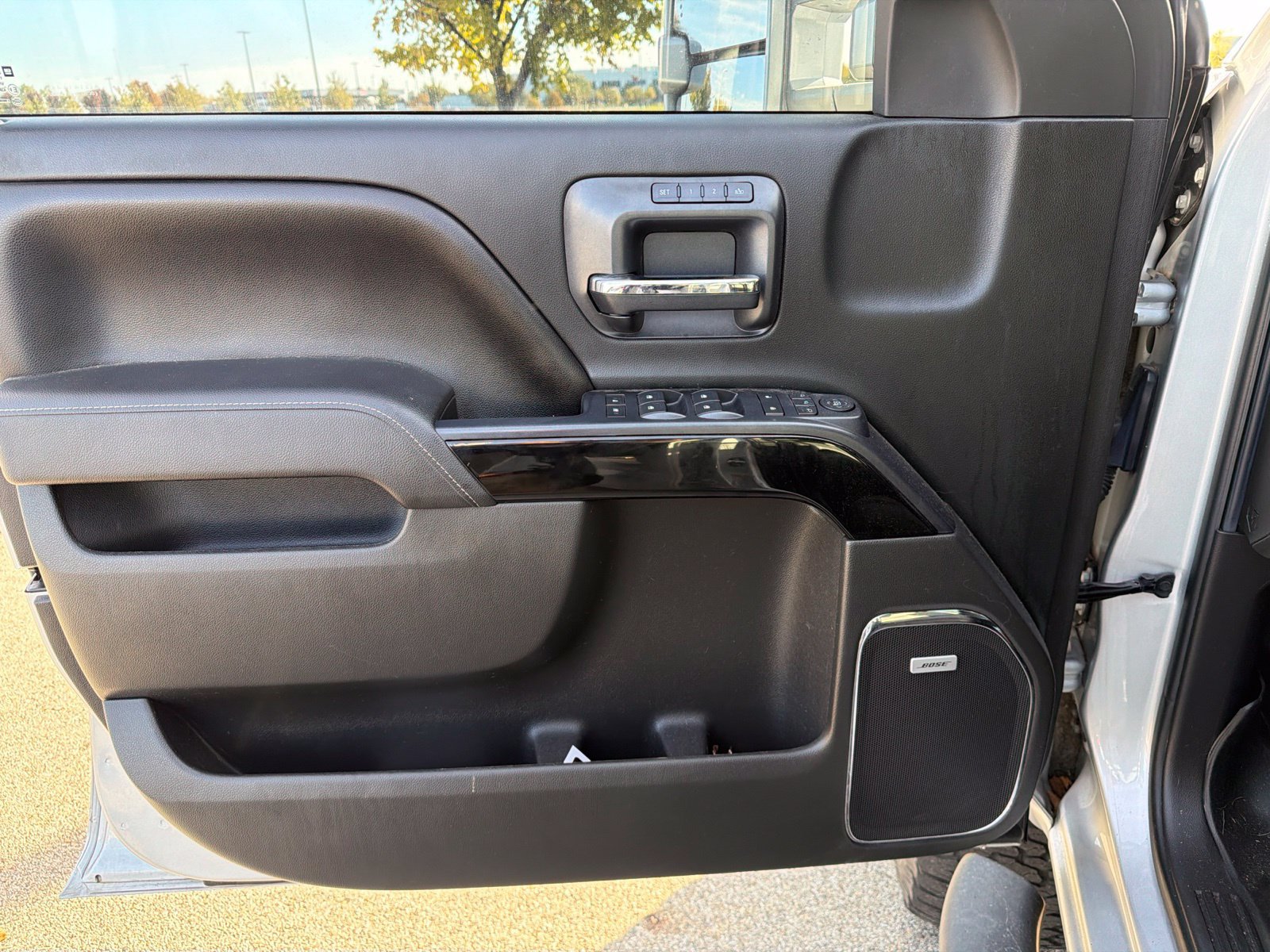 Used 2015 GMC Sierra 1500 SLT w/ SLT Crew Cab Value Package AWD/4WD image 17
