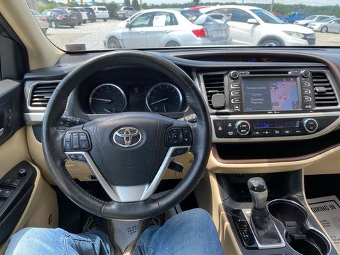 Used 2015 Toyota Highlander Limited Platinum AWD/4WD image 11