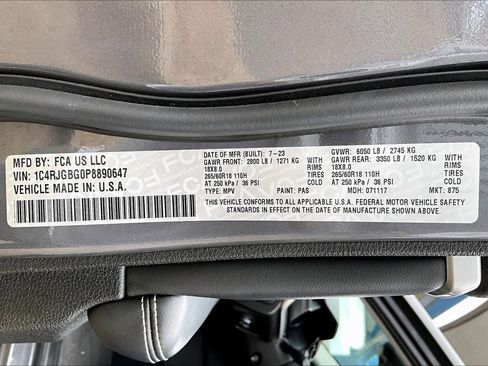 Used 2023 Jeep Grand Cherokee Limited w/ Luxury Tech Group II image 35