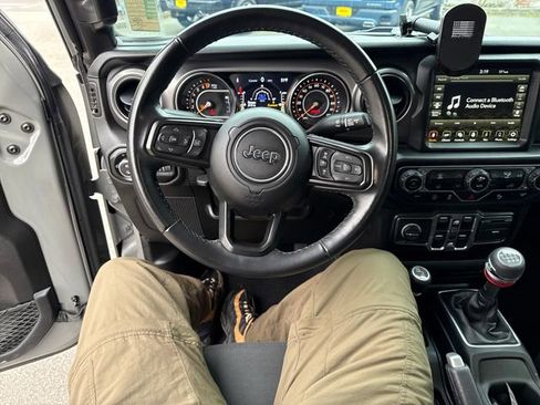 Used 2021 Jeep Gladiator Willys image 21