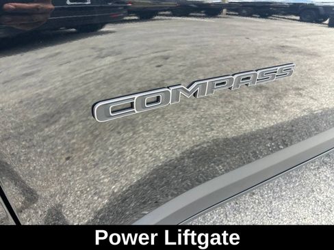 Certified 2025 Jeep Compass Latitude w/ Sun & Sound Group AWD/4WD image 20