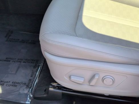 Certified 2025 Kia Sorento S w/ Panoramic Sunroof Package FWD image 16