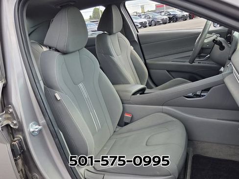 Used 2023 Hyundai Elantra SEL w/ Convenience Package FWD image 17