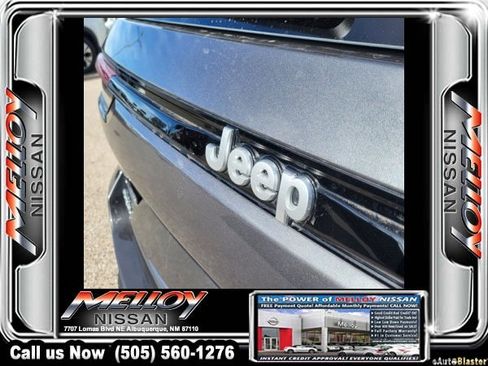 Used 2025 Jeep Grand Cherokee Laredo image 14