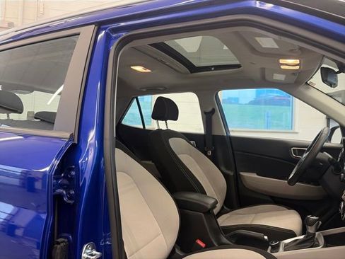 Used 2025 Hyundai Venue SEL FWD image 44