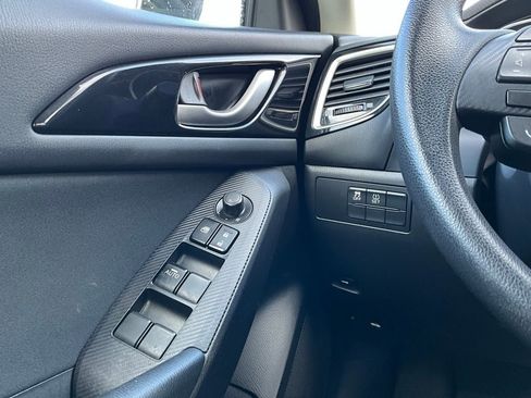 Used 2014 MAZDA MAZDA3 i Sport image 22