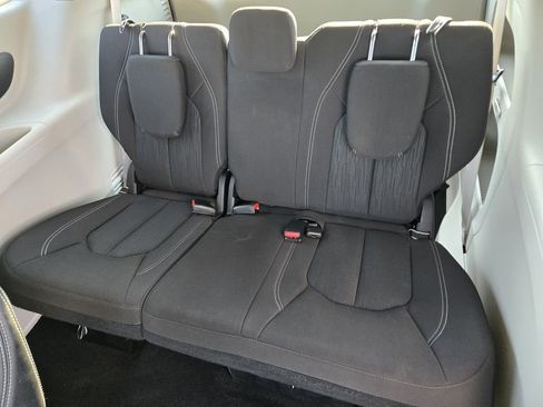 Used 2024 Chrysler Voyager LX image 17