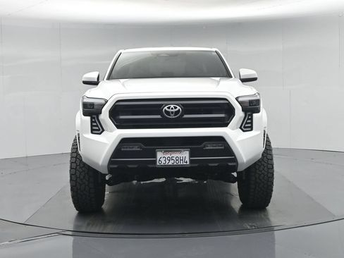 Used 2025 Toyota Tacoma SR5 AWD/4WD image 25