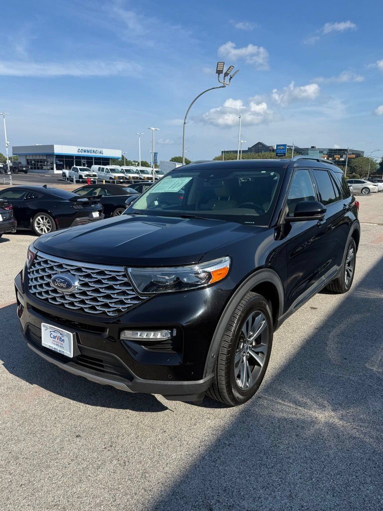 Used 2020 Ford Explorer Platinum w/ Premium Technology Package AWD/4WD image 3