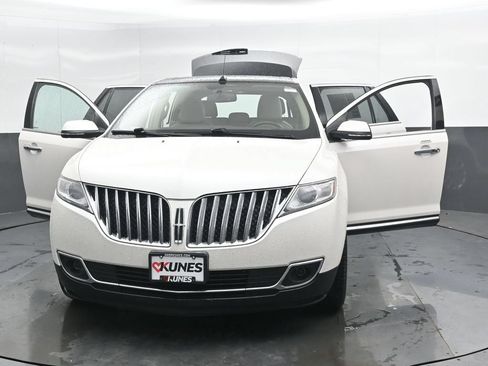 Used 2015 Lincoln MKX AWD w/ Equipment Group 102A image 39