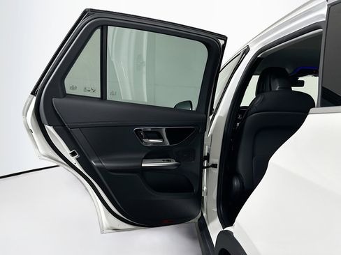 Used 2024 Mercedes-Benz GLC 300 image 25