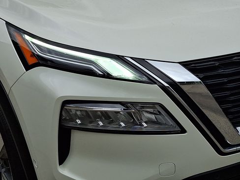 Certified 2023 Nissan Rogue Platinum w/ Platinum Premium Package AWD/4WD image 9