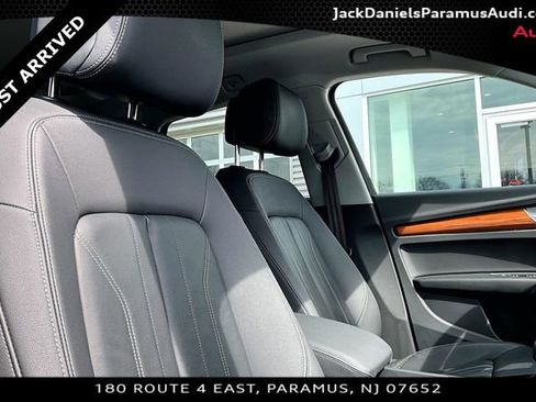 Used 2023 Audi Q5 2.0T Premium w/ Convenience Package image 7