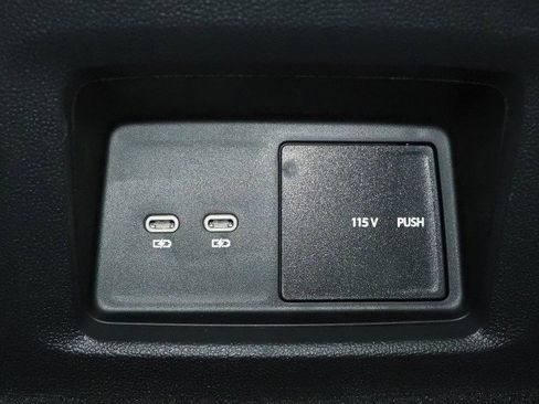 Used 2025 Volkswagen Atlas Peak Edition image 24