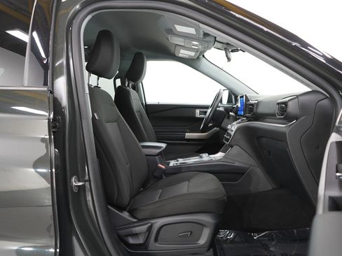 Used 2022 Ford Explorer XLT image 11