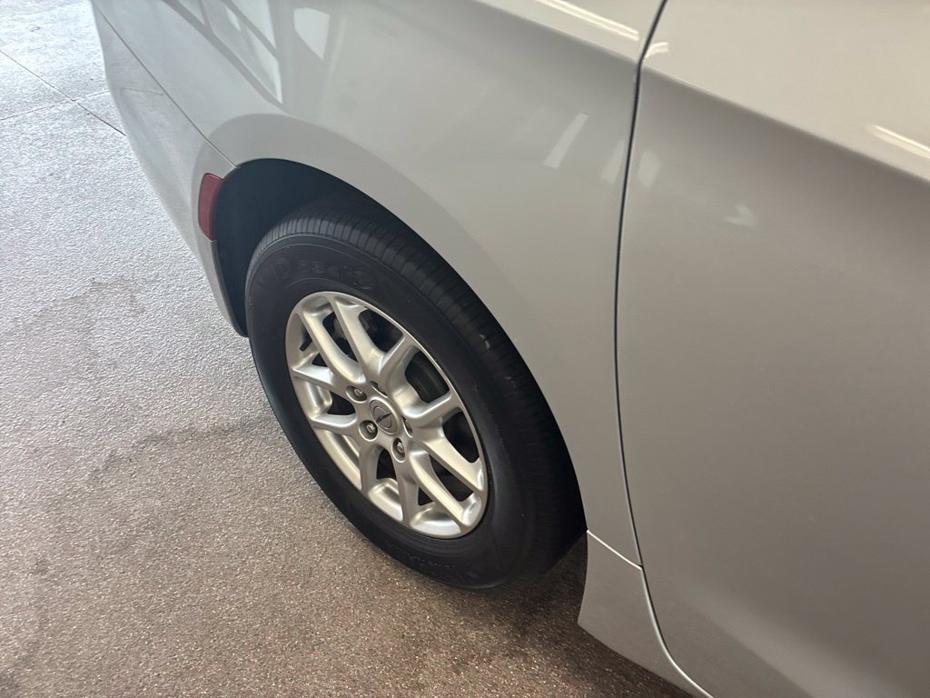 Certified 2024 Chrysler Pacifica Touring-L FWD image 35