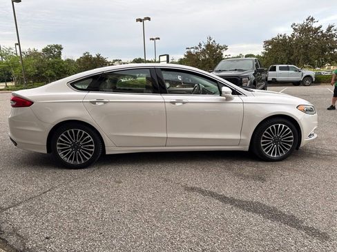 Used 2017 Ford Fusion SE w/ Fusion SE Technology Package FWD image 12