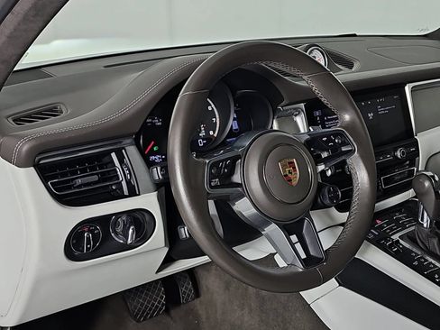 Used 2021 Porsche Macan Turbo AWD/4WD image 16