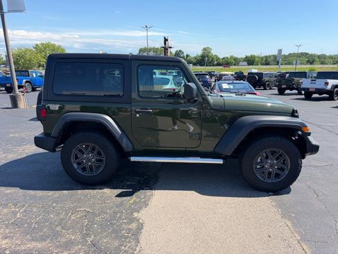 Used 2024 Jeep Wrangler Sport AWD/4WD image 2