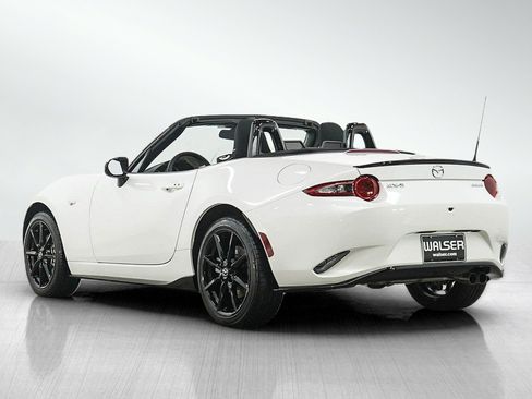 Used 2023 MAZDA MX-5 Miata Club w/ Appearance Package RWD image 5