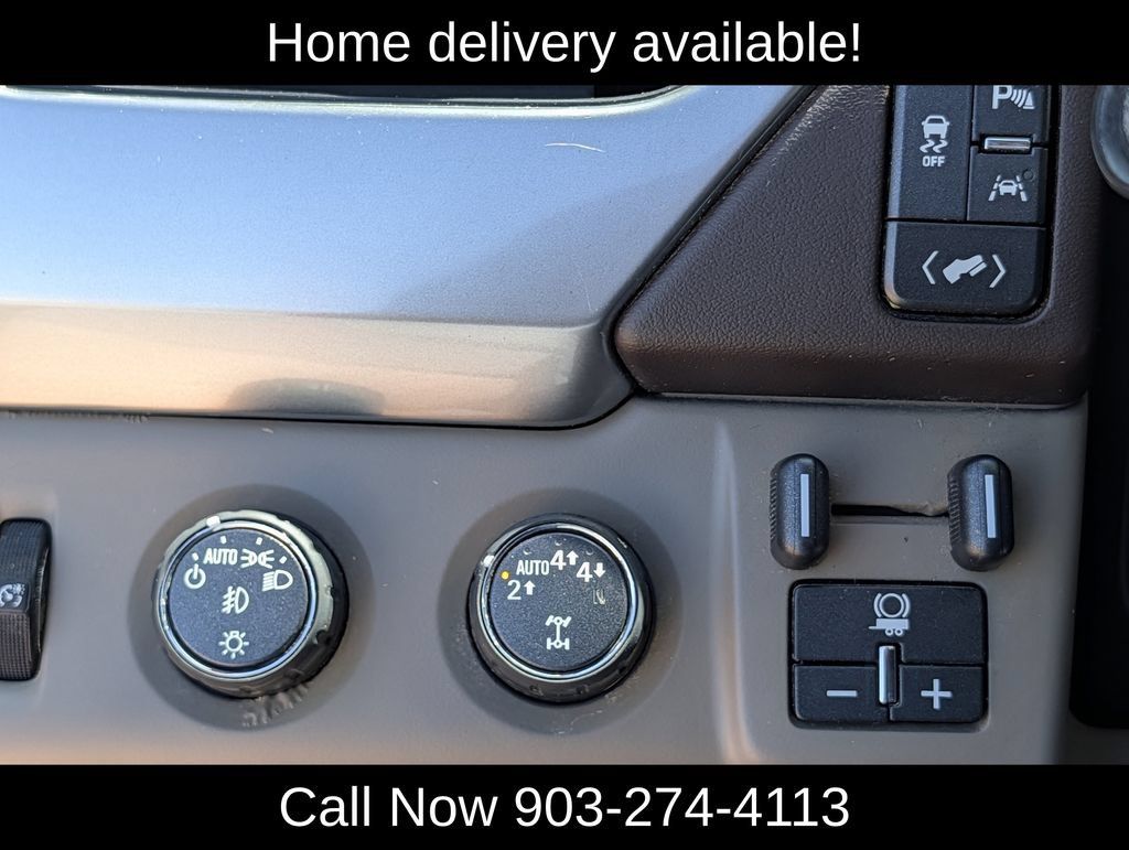 Used 2020 Chevrolet Suburban LT w/ Luxury Package AWD/4WD image 27