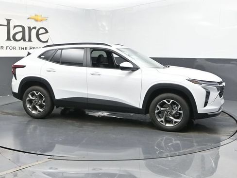 Used 2025 Chevrolet Trax LT w/ LT Convenience Package FWD image 27