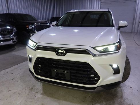 Used 2024 Toyota Grand Highlander FWD image 43
