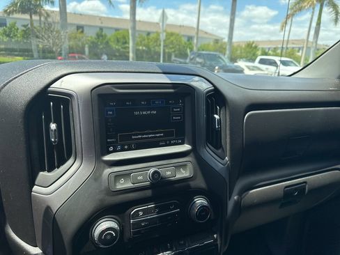 Used 2019 Chevrolet Silverado 1500 Custom w/ Custom Value Package image 4