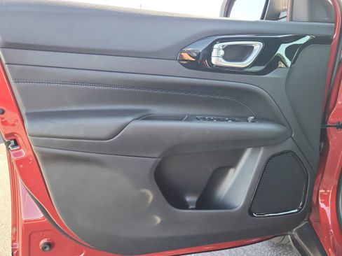 New 2026 Jeep Compass Latitude image 11