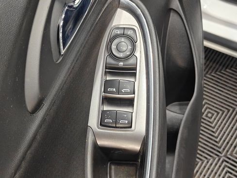 Used 2017 Chevrolet Malibu LT FWD image 37