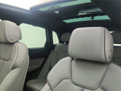 Used 2024 Audi Q5 e Prestige w/ Prestige Package image 35