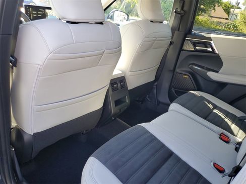 New 2025 Mitsubishi Outlander SE image 22