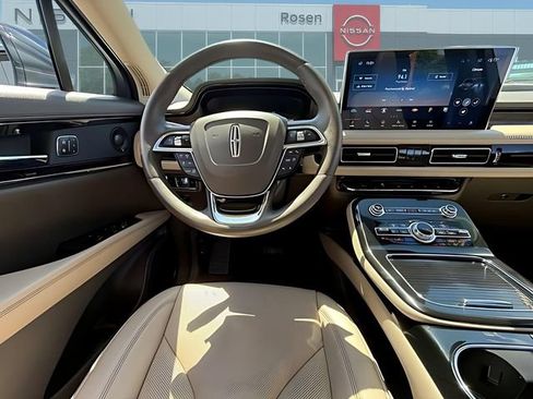 Used 2023 Lincoln Nautilus Reserve w/ Equipment Group 201A AWD/4WD image 8