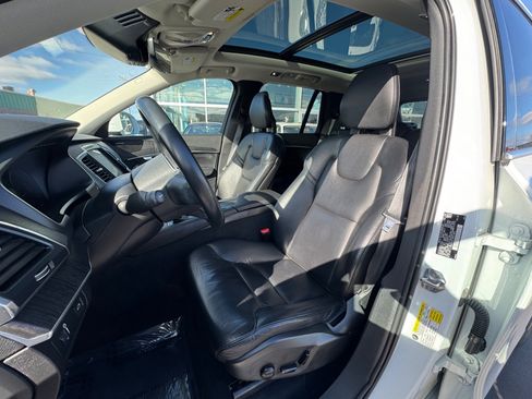 Used 2020 Volvo XC90 T6 Momentum image 2