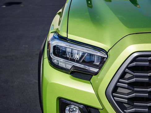 Certified 2023 Toyota Tacoma TRD Off-Road w/ TRD Premium Off Road Package image 12