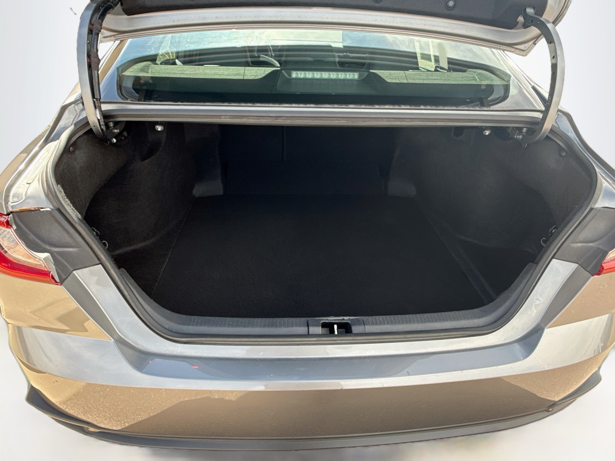Used 2025 Toyota Camry SE FWD image 30
