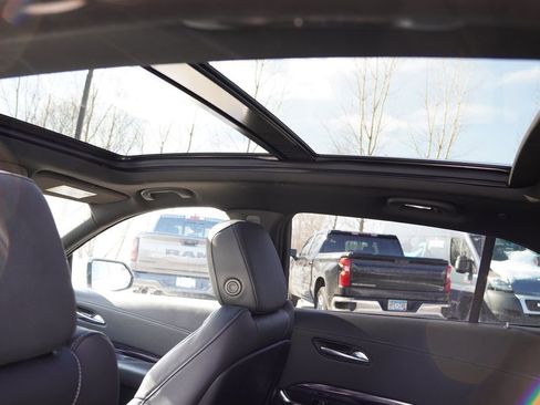 Used 2022 Cadillac XT4 Luxury w/ Cold Weather Package image 5