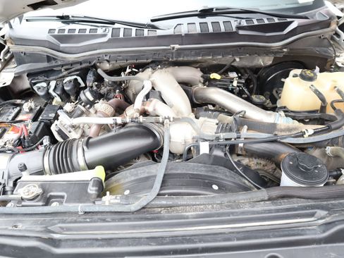 Used 2022 Ford F350 XLT w/ FX4 Off-Road Package image 16