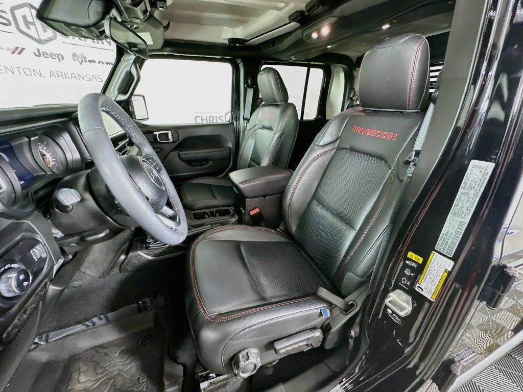 Used 2025 Jeep Gladiator Rubicon AWD/4WD image 24