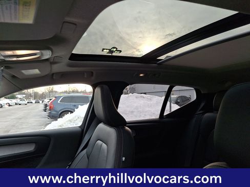 Certified 2025 Volvo XC40 B5 Ultra w/ Protection Package Premier image 15