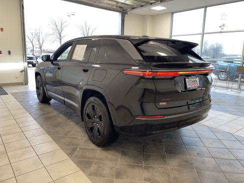 Used 2025 Jeep Wagoneer S Launch Edition image 7