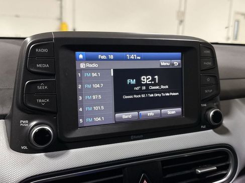 Used 2021 Hyundai Kona SE image 14