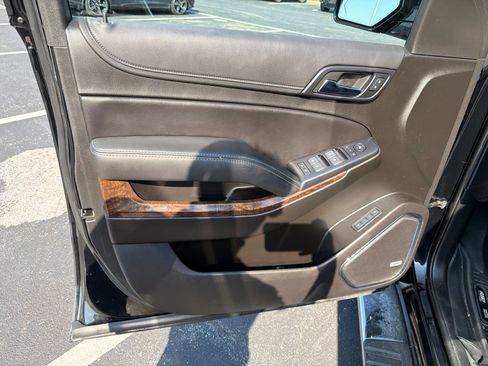 Used 2019 Chevrolet Suburban LT w/ LT Signature Package AWD/4WD image 11