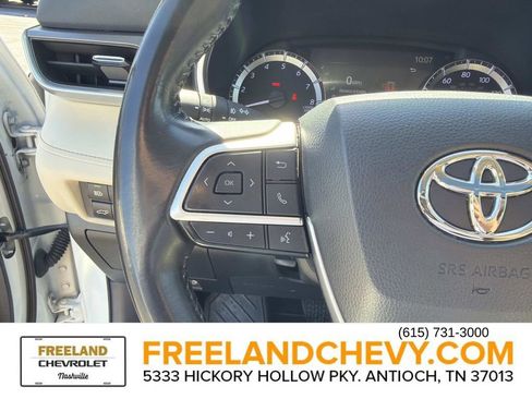 Used 2023 Toyota Highlander XLE FWD image 30
