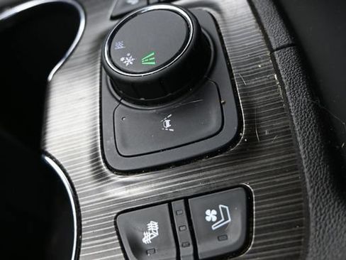 Used 2023 GMC Acadia SLT w/ Preferred Package FWD image 20
