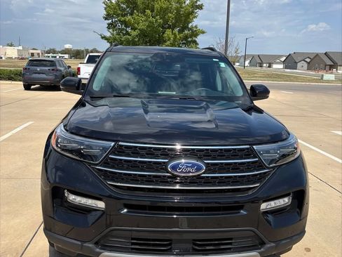 Used 2024 Ford Explorer XLT w/ Equipment Group 202A AWD/4WD image 8