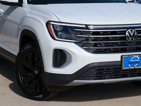 Certified 2026 Volkswagen Atlas SE FWD image 3