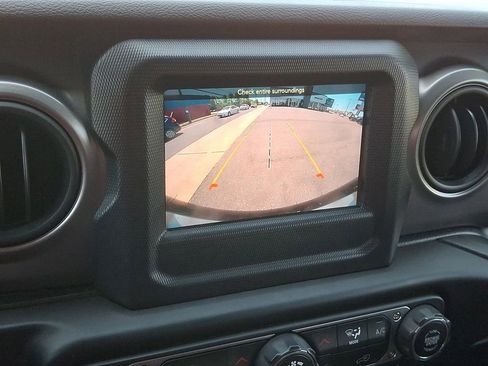 Used 2023 Jeep Wrangler Sport AWD/4WD image 4